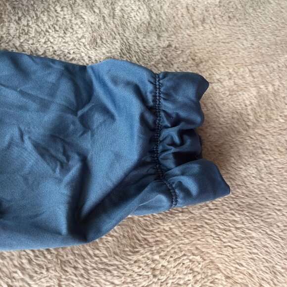 The Under Armour HeatGear Woman's Jacket Small Full Zip Stand Collar - Picture 12 of 12